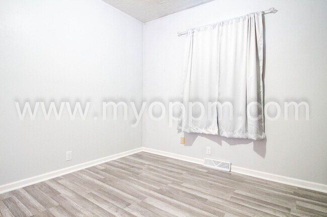Building Photo - 6711 S 75th Ave