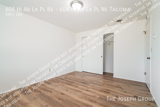 Building Photo - 608 Hi-Ab-La Pl NE