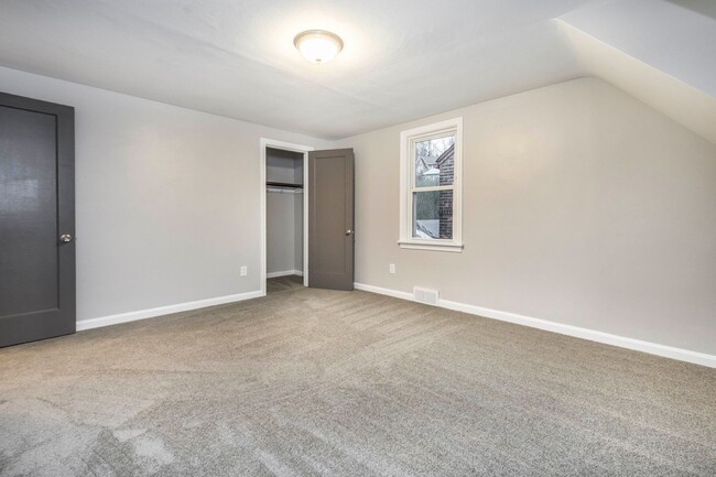 Building Photo - 2 BEDROOM BROOKLINE BEAUTY!!! with INTEGRA...