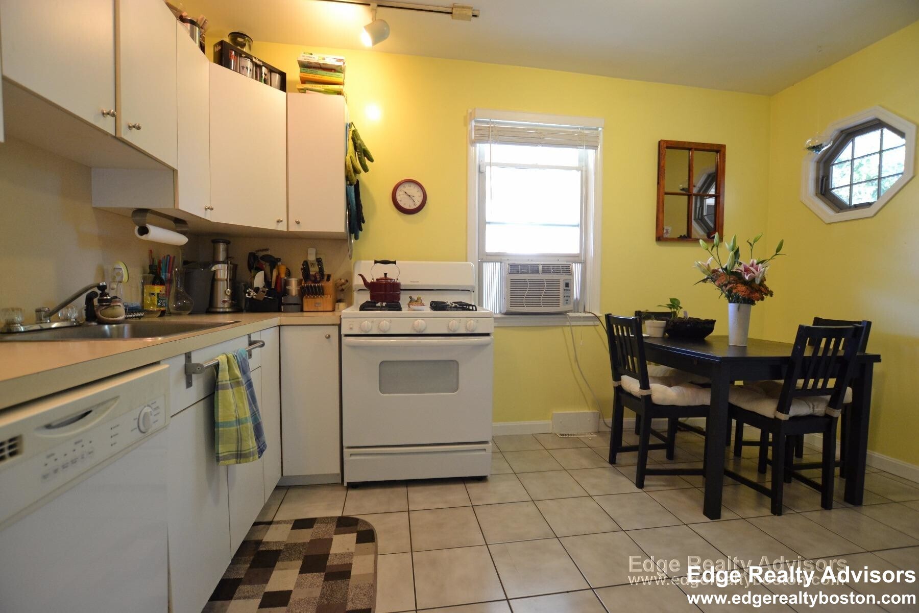 Building Photo - 153 Nonantum St