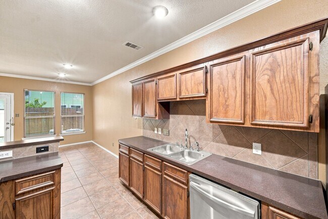 Building Photo - 16551 Pentonshire Ln