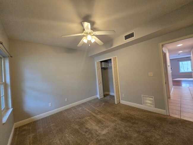 Building Photo - 3BR/3BA Two-Story Quad – Prime Location & Move-In Ready!