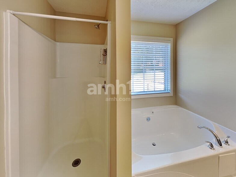 Building Photo - 246 Stone Creek Dr