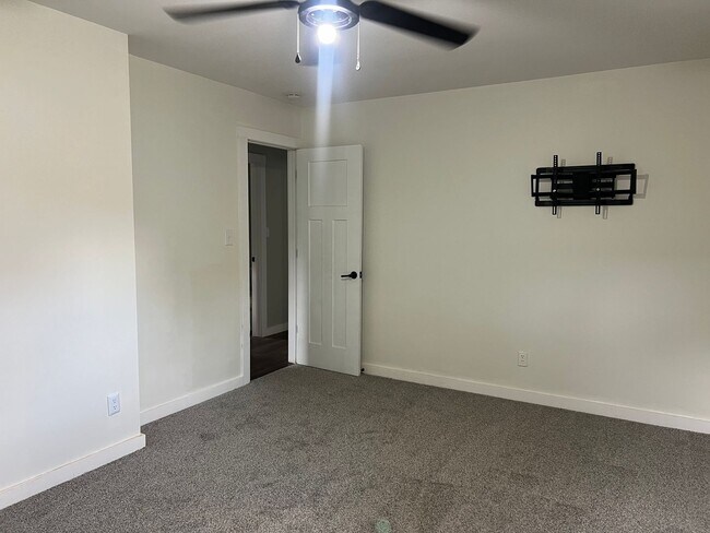 Building Photo - Beautiful one level home in JC!