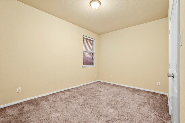 Building Photo - 115 Meadow Valley Dr