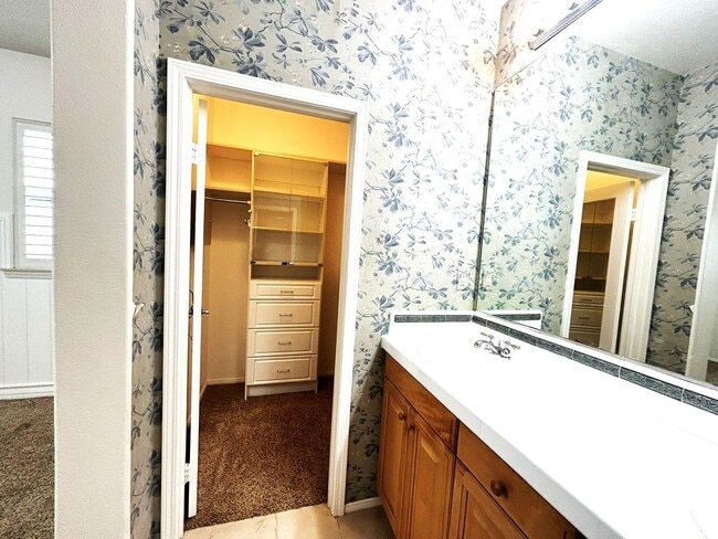 Building Photo - Stunning 3-Bed Townhome in Arbors at Avalon, Carson! 90745!