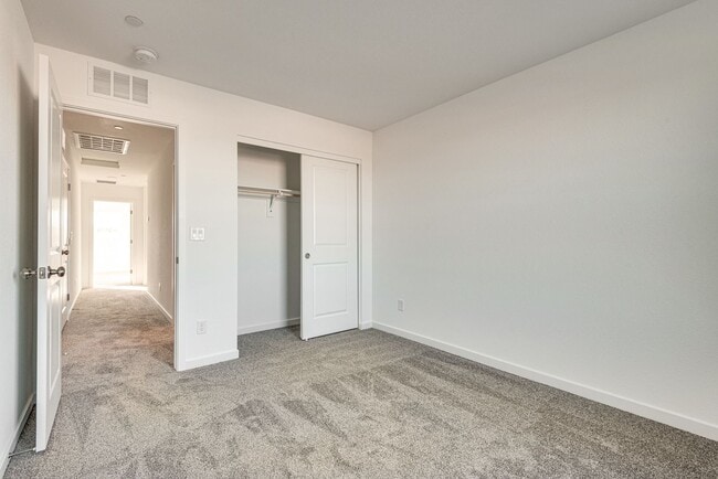 Building Photo - Sleek Contemporary Townhome with Open Layout in Prime Las Vegas Location
