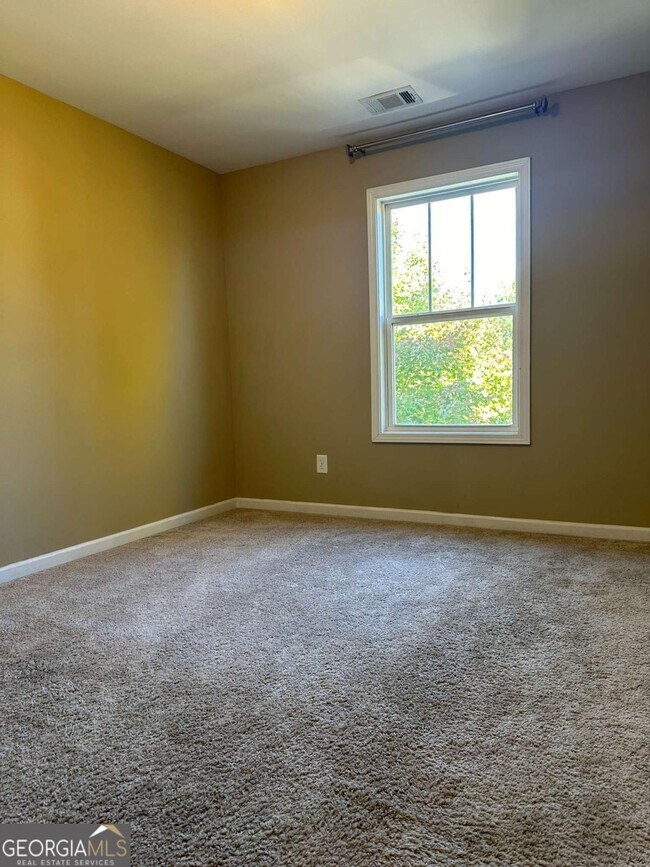 Building Photo - 538 Oakside Pl