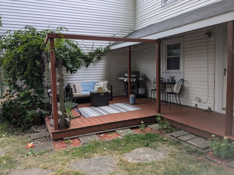 Building Photo - 18 Burnside St