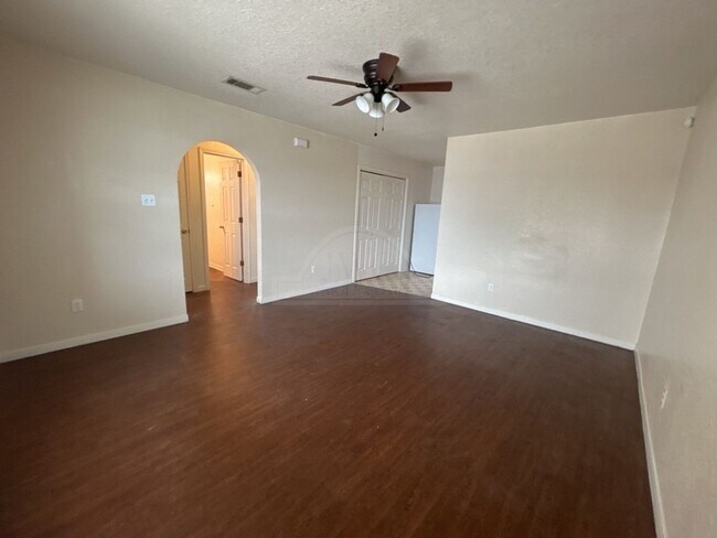 Building Photo - 1407 Dugger Cir