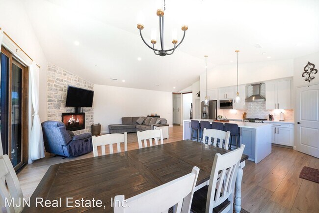 Building Photo - 4 br, 2 bath House - 914 Passion Place
