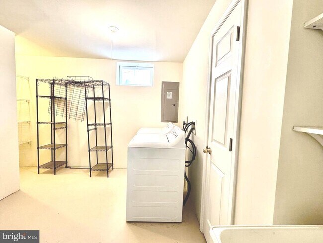 Building Photo - 22006 Stone Pier Ln