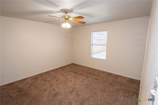 Building Photo - 5611 Bertha Dr