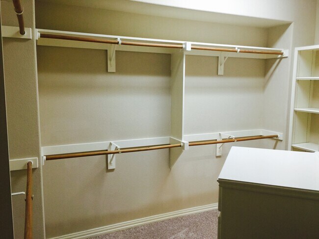 Building Photo - 8109 Gallery Way