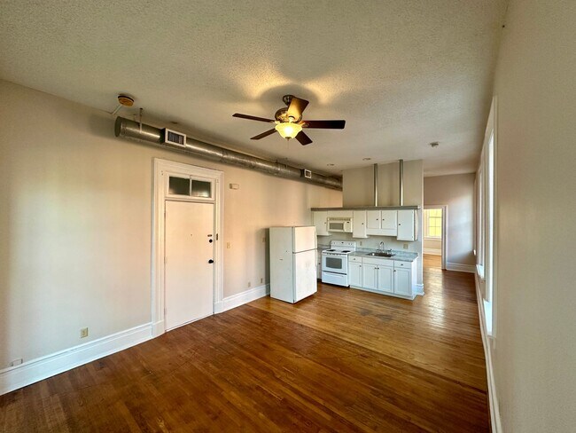 Building Photo - 217 Abercorn St