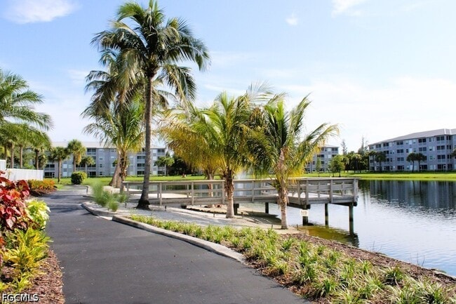 Building Photo - 16625 Lake Cir Dr