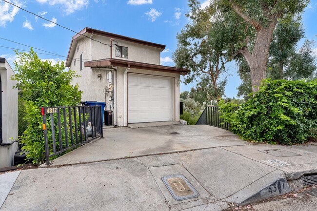 Primary Photo - 4317 Mont Eagle Plz