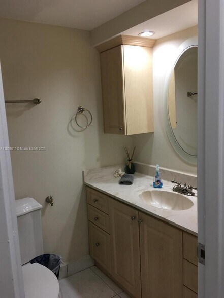 Building Photo - 3140 S Ocean Dr