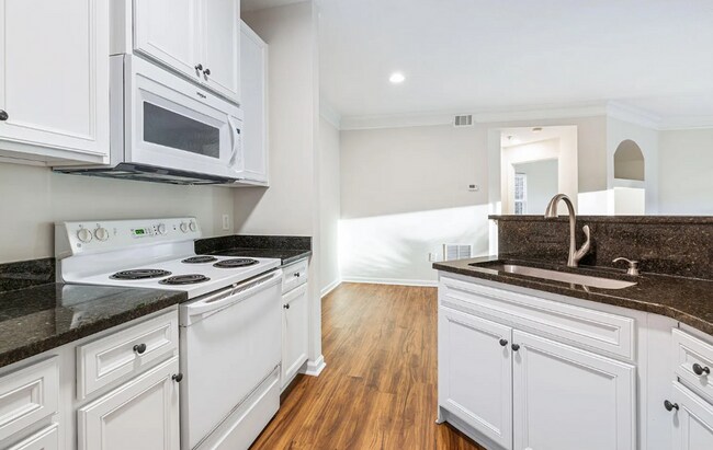 Building Photo - Beautiful Mt. Pleasant Condo For Rent!