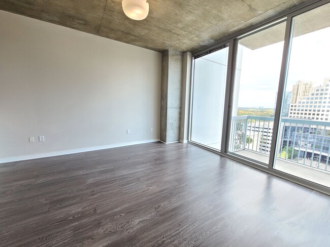 Building Photo - Spacious 1 Bedroom Condo at REALM Buckhead