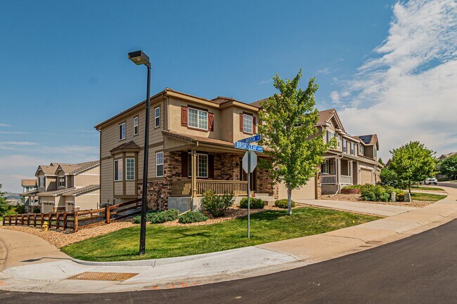 Building Photo - Spacious 5BD, 4BA Castle Rock Home with Fi...