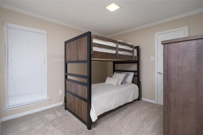 Building Photo - 4607 Breezy Point Dr
