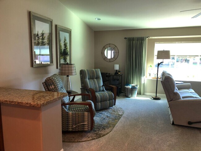 Building Photo - Welcome to this charming 2-bedroom, 2-bathroom house located in Leisure World a 45+ Active Adult ...