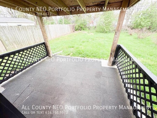 Building Photo - 857 S Waverly St