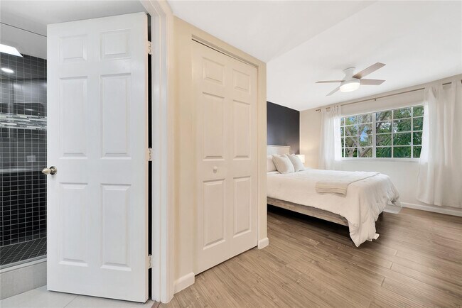 Building Photo - 2005 SE 10th Ave