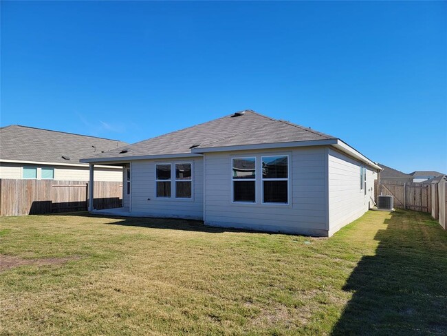 Building Photo - 105 Ulmus St