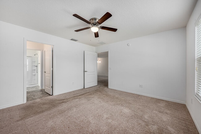 Building Photo - 1329 Paradise Dr