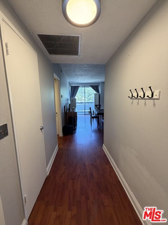 Building Photo - 321 S San Vicente Blvd