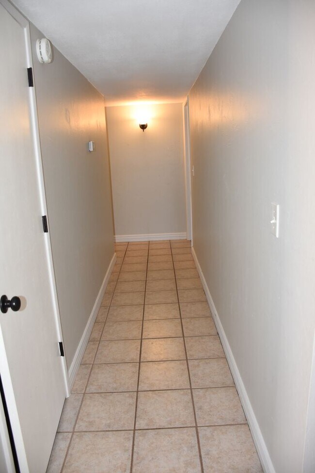 Building Photo - Great home in Mature Neighborhood