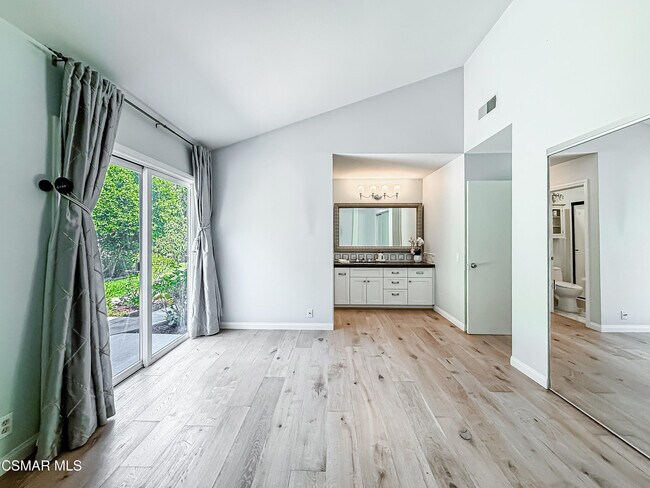 Building Photo - 360 N Greenmeadow Ave
