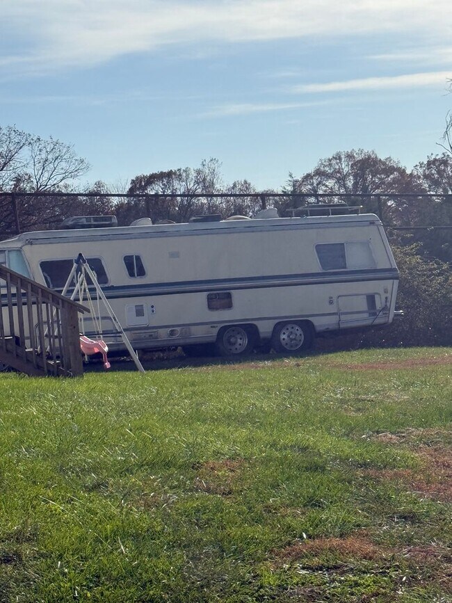 Building Photo - 625 State Rte W