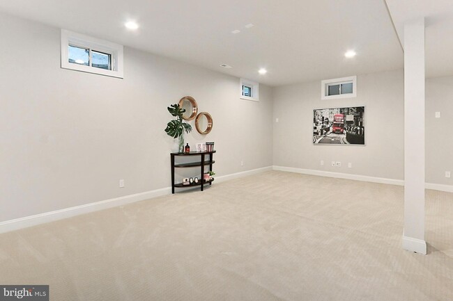 Building Photo - 6526 Dearborn Dr
