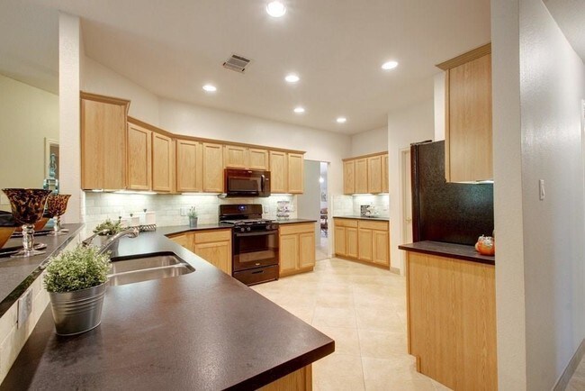 Building Photo - 1111 Fossil Cove