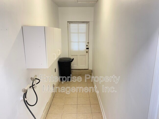 Building Photo - 451 S Reese St