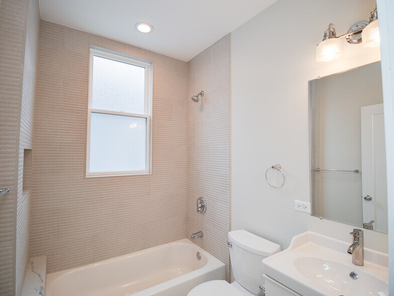 Building Photo - 3138 N Lawndale Ave