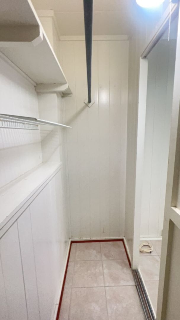 Building Photo - 1 Bedroom Cottage in Kaimuki, Full Kitchen...