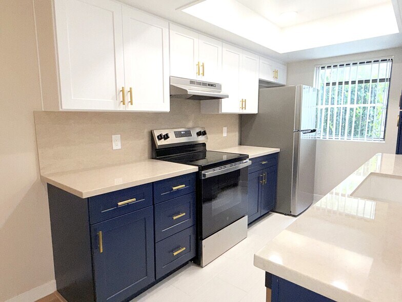 Building Photo - 620 E San Jose Ave