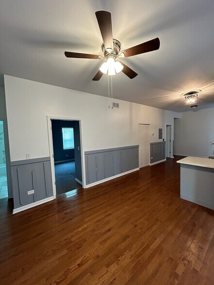 Building Photo - 1513 E 93rd St