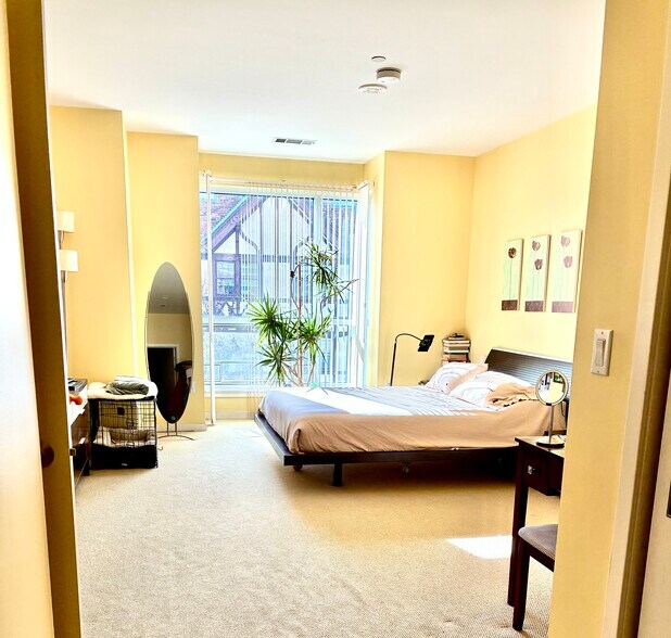 Building Photo - 1522 N Prospect Ave