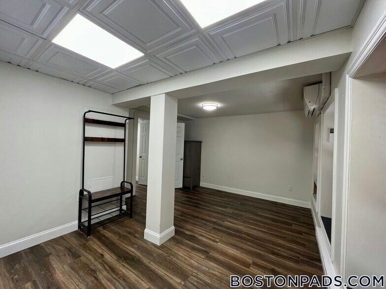 Building Photo - 49 St Germain St