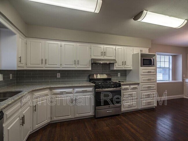 Building Photo - 3852 Westminster Dr