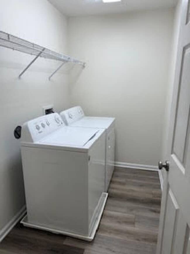 Building Photo - Knoxville 37934 - 2 bedroom, 2 bath condo - Contact Susan Niedergeses (865) 300-4722