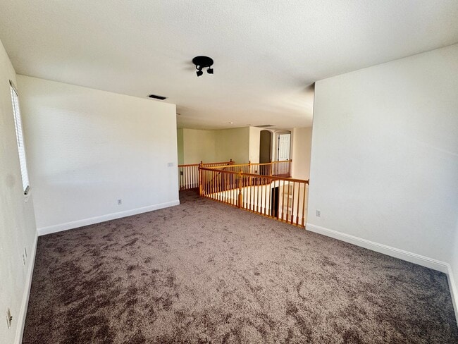 Building Photo - Fabulous Serrano Home