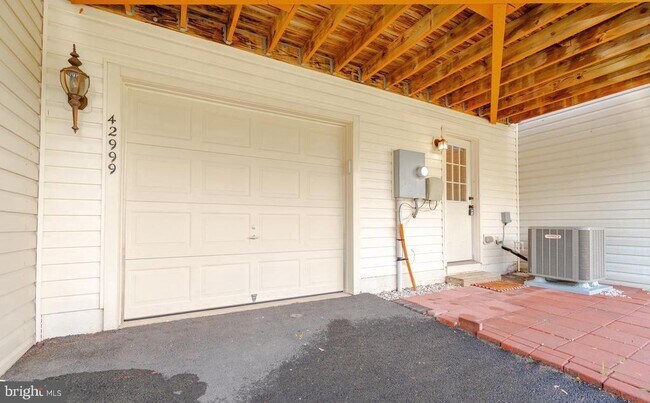 Building Photo - 42999 Edgewater St