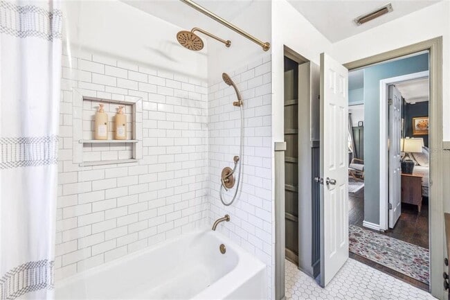 Building Photo - 8619 Veridian Dr