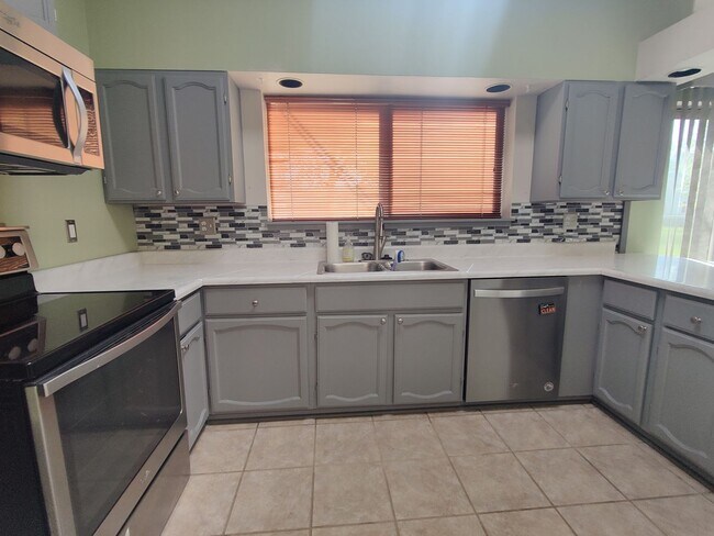 Building Photo - Your Next Home in the Heart of Richland — ...